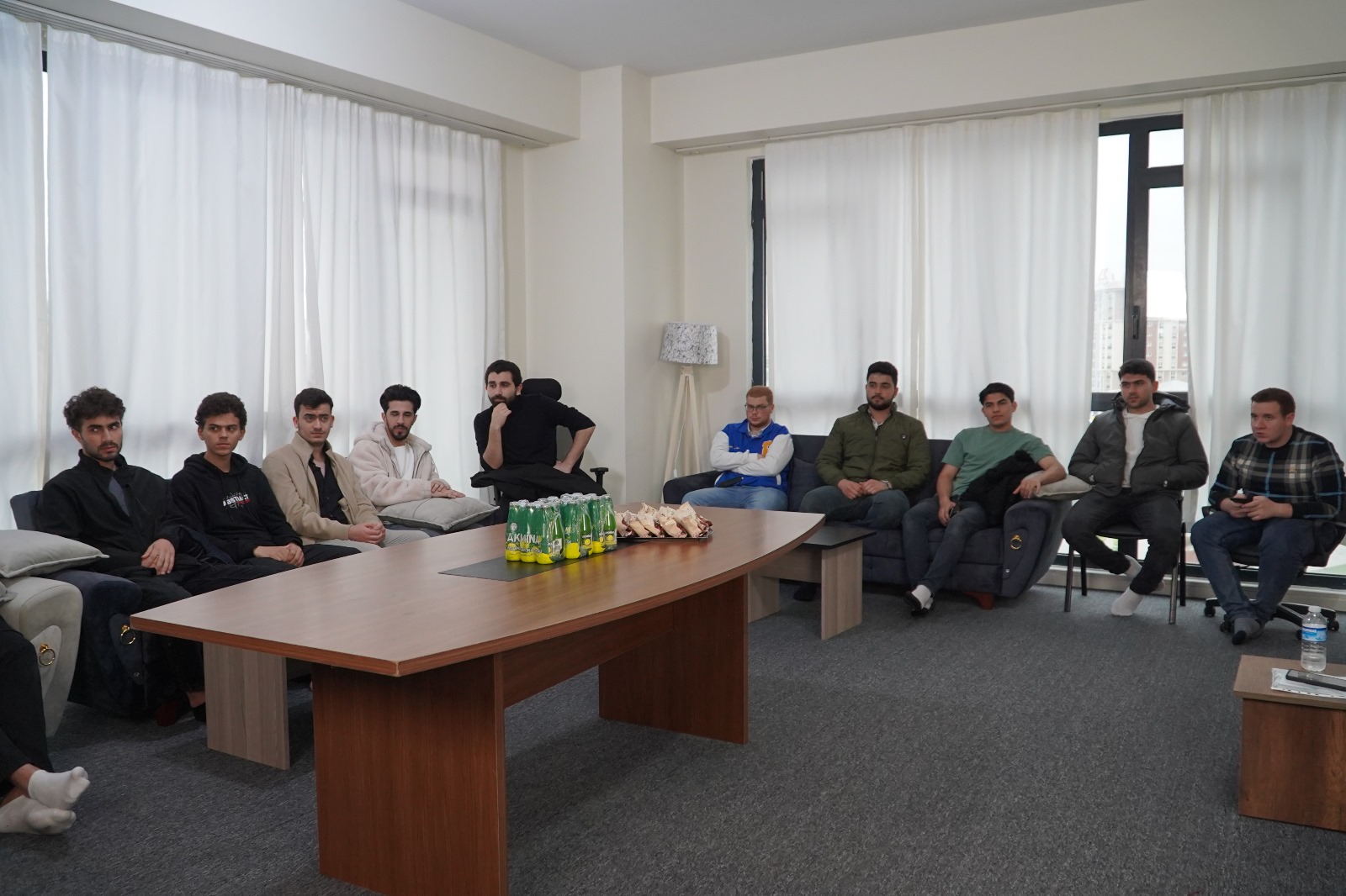 Isnad Foundation organizes a networking meeting with Palestinian students in Turkey and offers them a number of scholarships